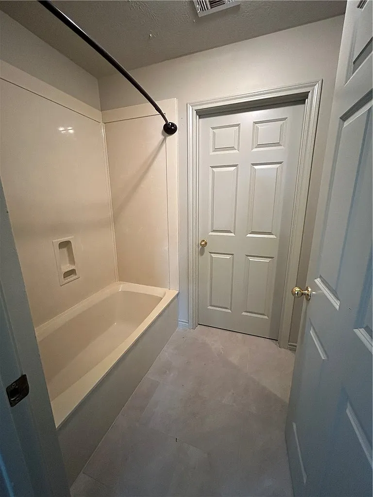 3 bed, 1.5 bath, 1254 sqft, $1,650 — Photo 2