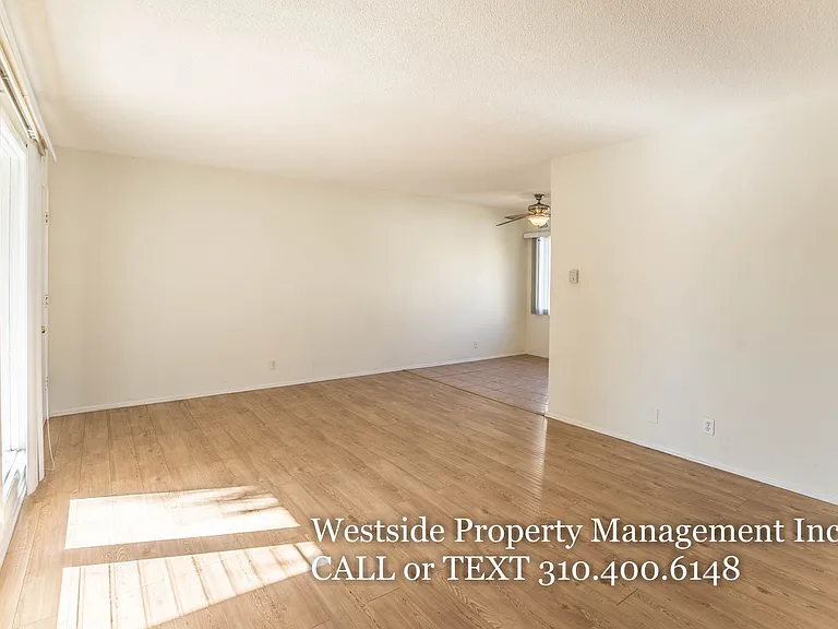 1555 S Hayworth Ave #11 — Photo 4