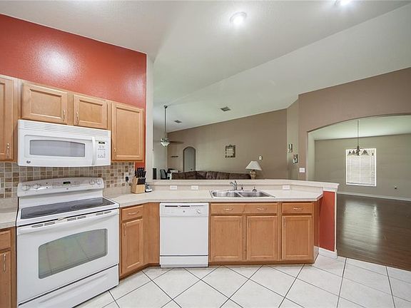5th image of 3809 Covington Ln