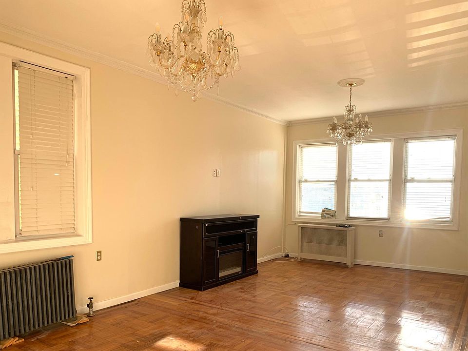 Very spacious living room
