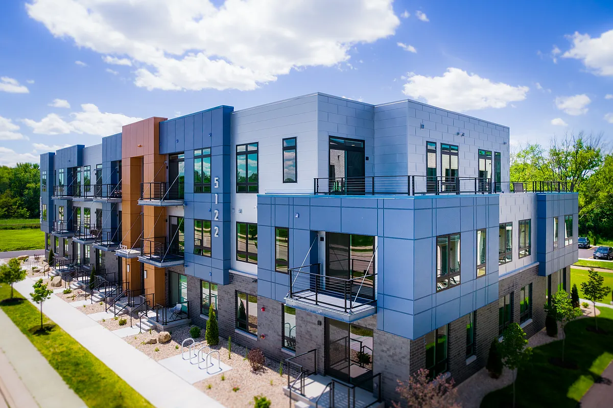 Building Photo - Falcon