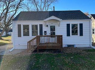 1021 N 15th St, Beatrice, NE 68310