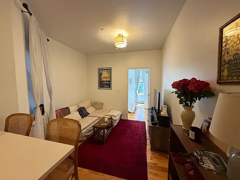 122 Allen St — Photo 4
