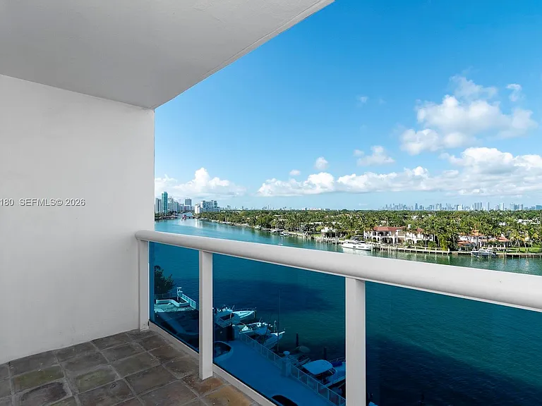 6770 Indian Creek Dr #8L — Photo 1