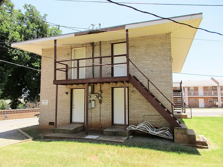 309 E Oklahoma Ave — Photo 3