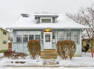 17 N Commonwealth Ave, Elgin, IL 60123