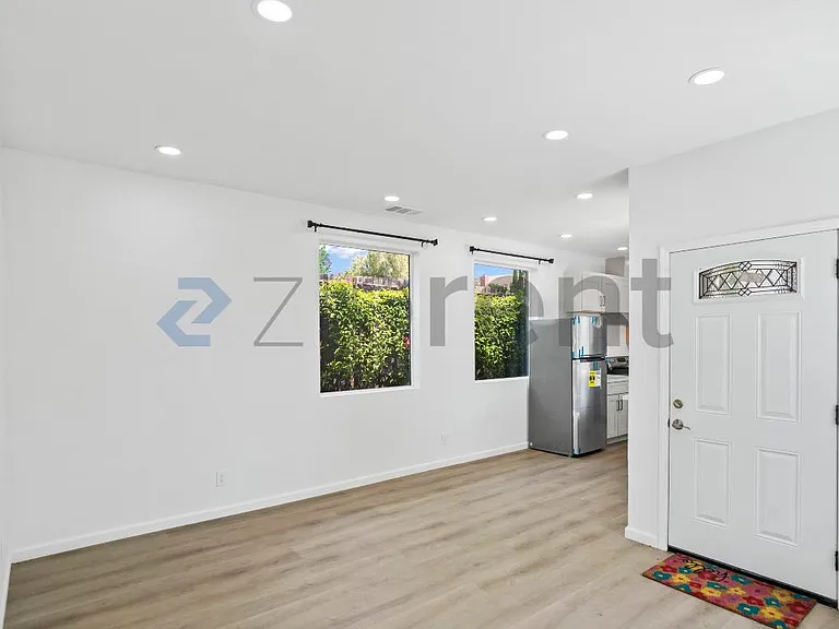 640 Plomosa Ct #B — Photo 8