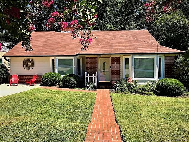 1st image of 506 Lakeside Dr