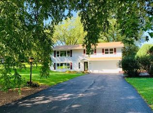 1216 Crest Ct, Schaumburg, IL 60193