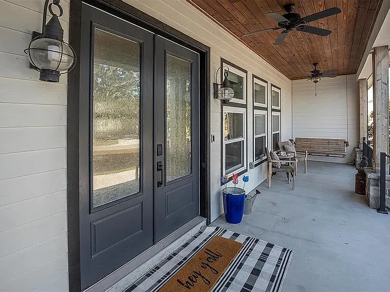 1605 Center Rd — Photo 3