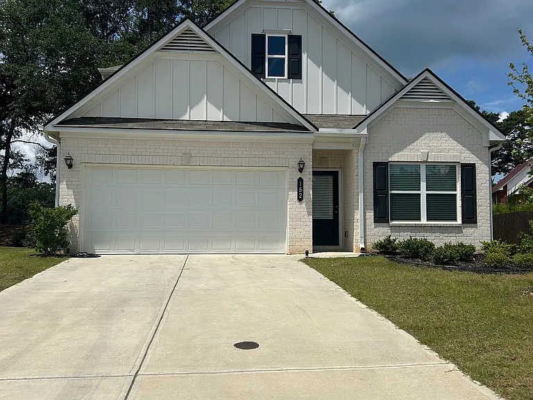 152 Marion Dr — Photo 1