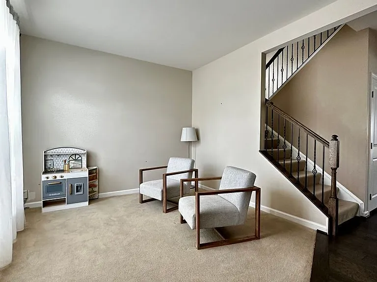 23 Taylors Hill Way — Photo 7