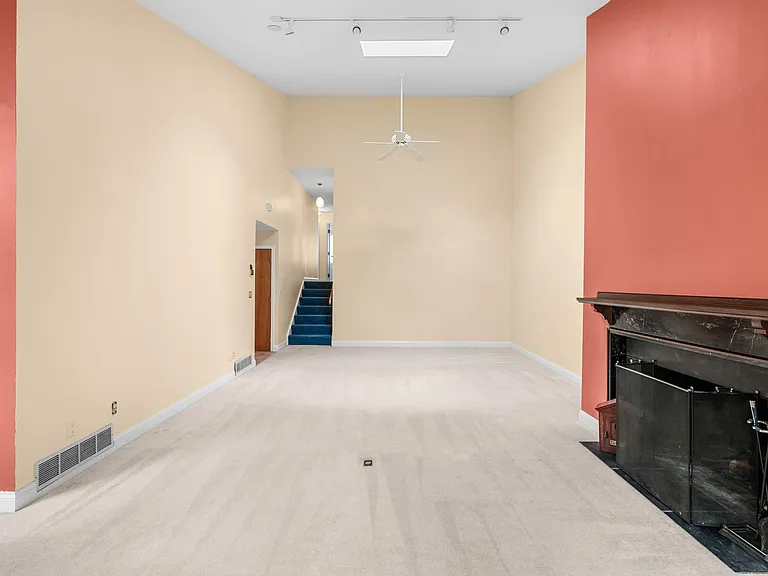 241-287 Perkins St #B502 — Photo 4