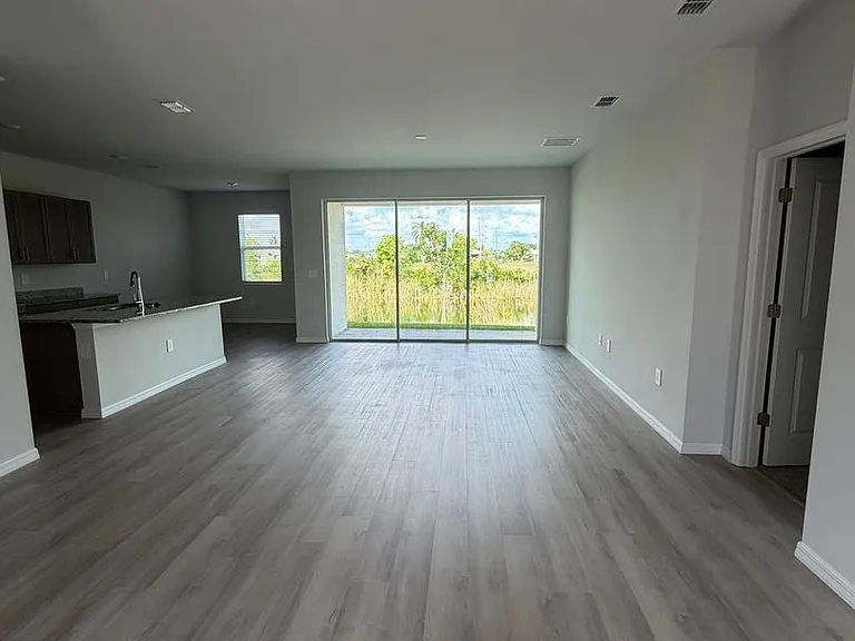 1414 NE 6th Ave — Photo 16
