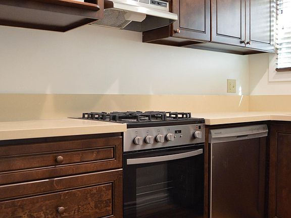 5th image of 872 Hilldale Ave #1