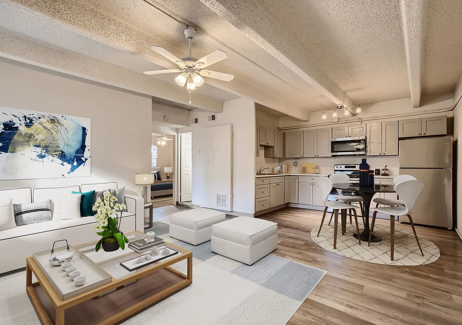 Julian Square Apartments — Photo 2