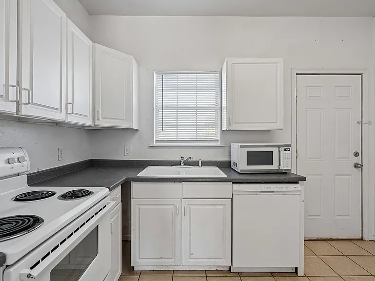 1021 Shady Creek Cir — Photo 10