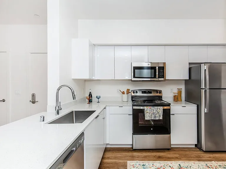 Mossdale Landing - Brand New Apartment Homes — Photo 14
