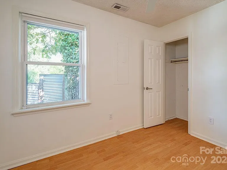32 Winthrop Rd — Photo 5