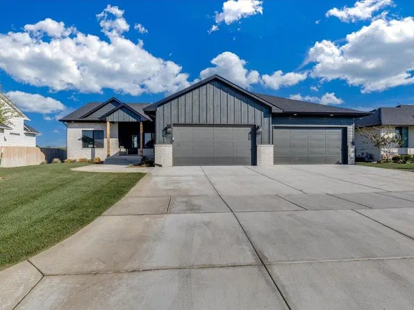 102 S Wellcrest Ct, Goddard, KS 67052