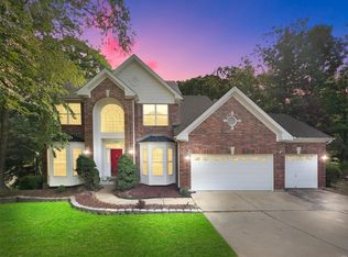 16007 Forest Valley Dr, Ballwin, MO 63021