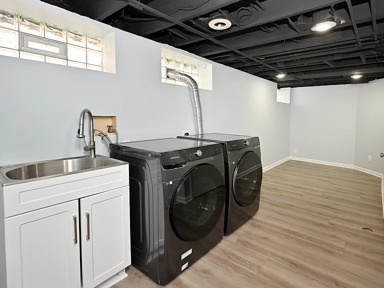 Laundry (exclusive to unit 1)