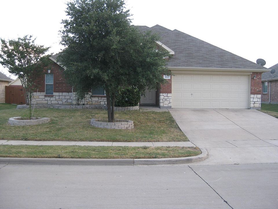 1st image of 823 Fair Oaks Dr