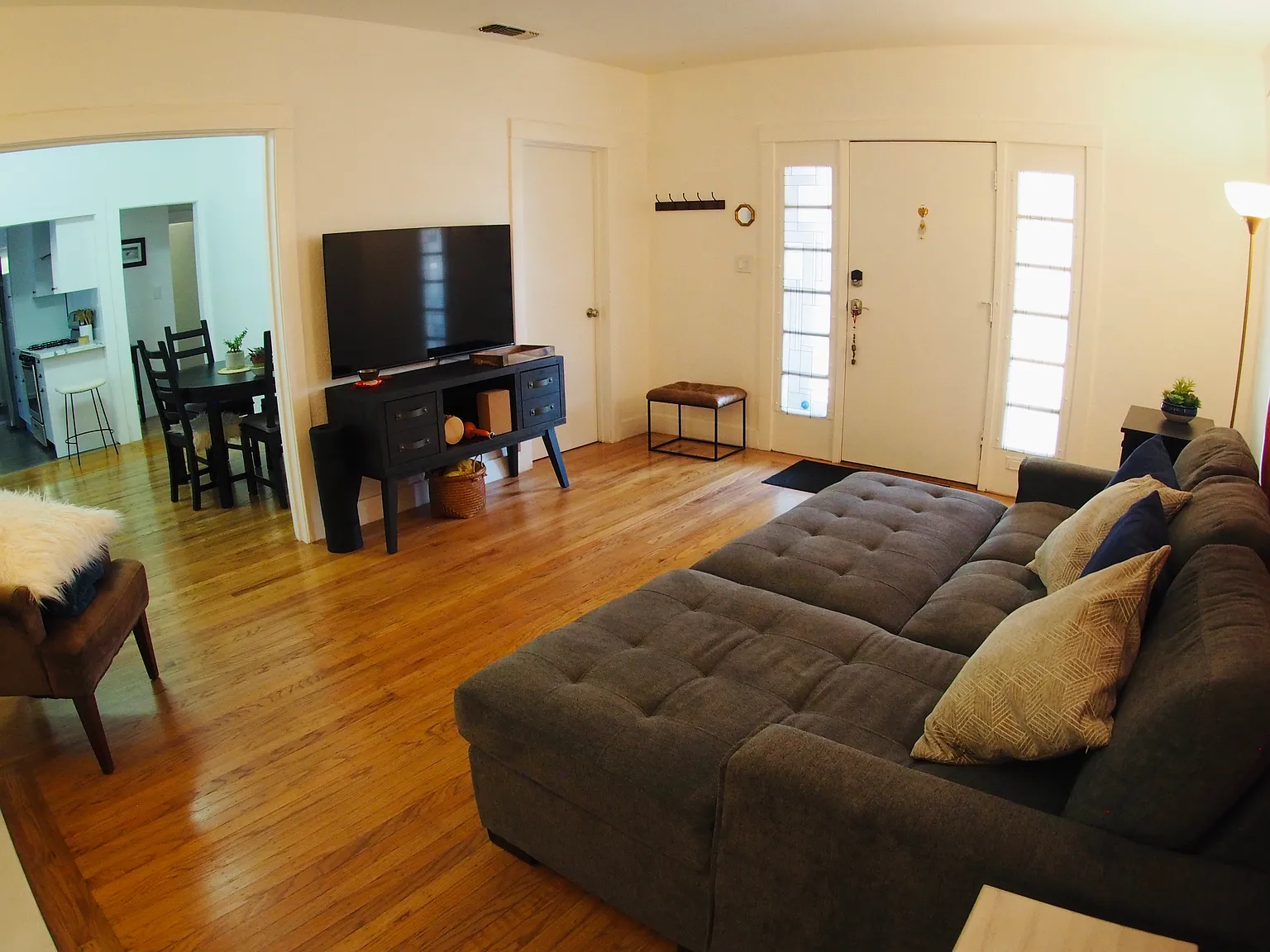2 bed, 1000 sqft, $2,400 — Photo 3