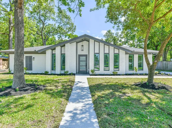 4102 Honey Oaks Dr, Seabrook, TX 77586