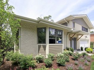 740 Chestnut St, Deerfield, IL 60015