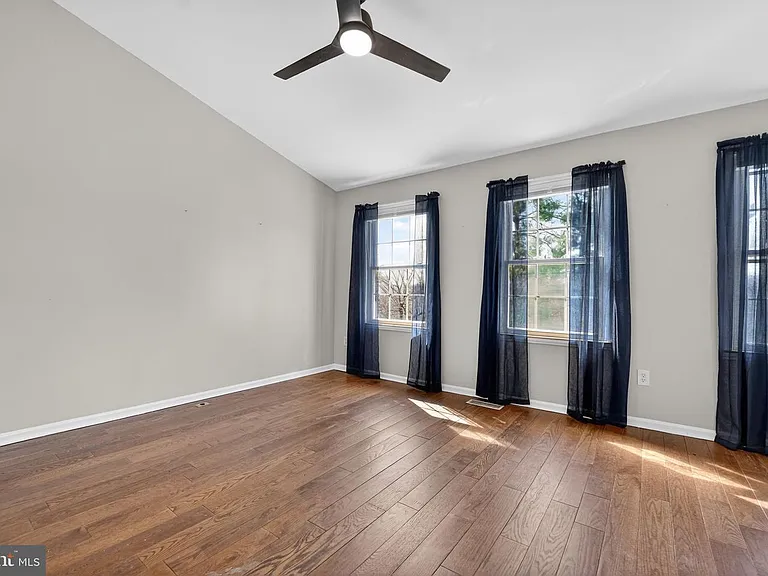 708 Suffield Dr — Photo 12