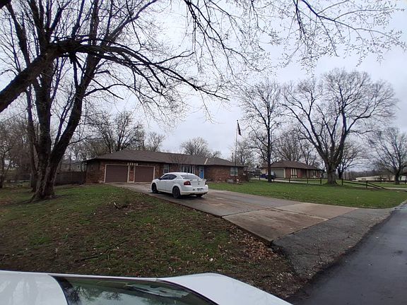 3rd image of 33940 W 84th Ter