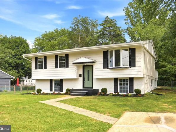 402 Pickett Ln, Herndon, VA 20170