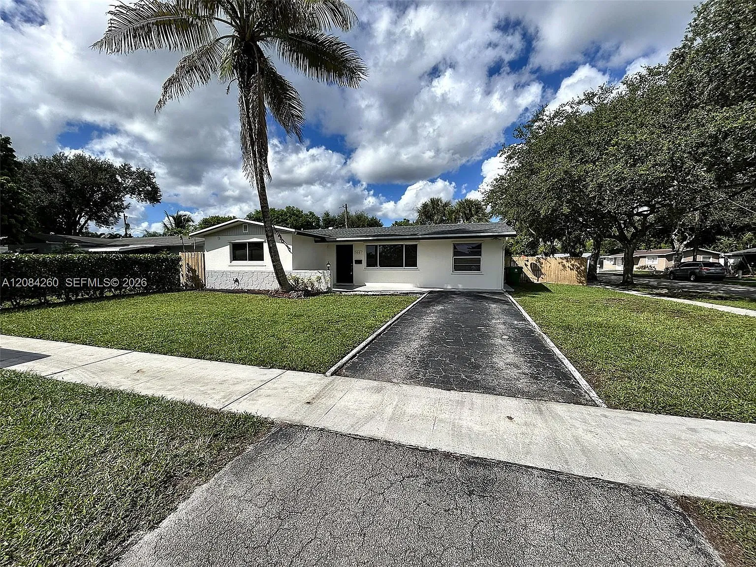 5001 SW 94th Way — Photo 3