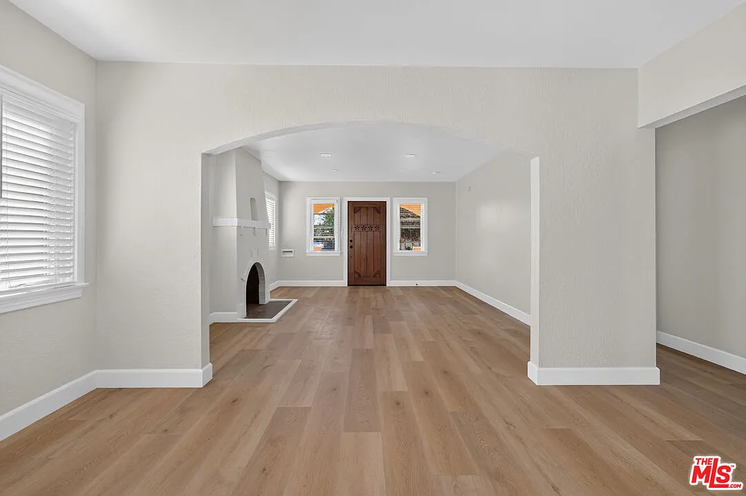 2 bed, 1.5 bath, 1014 sqft, $5,400 — Photo 4