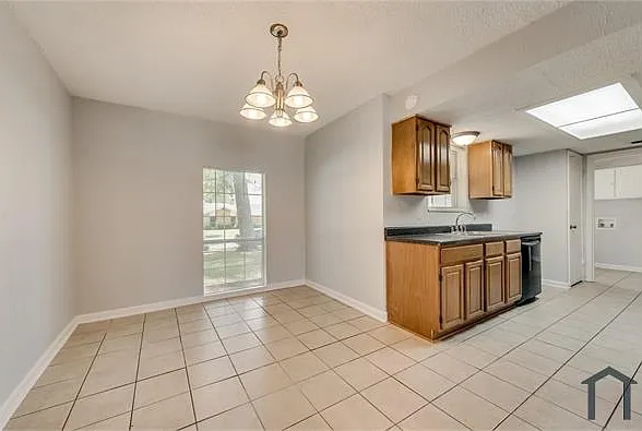 5 bed, 2246 sqft, $2,395 — Photo 4