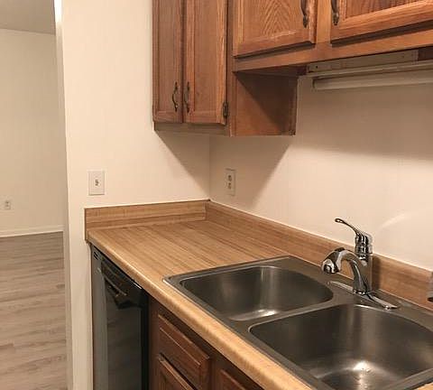 5th image of 428 Julie Dr