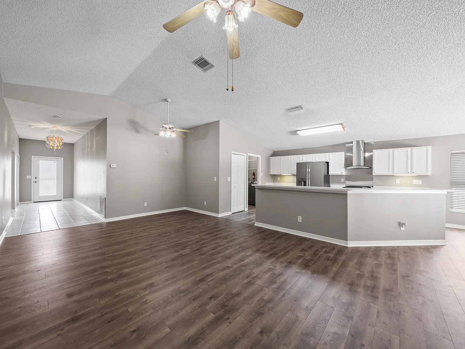 3 bed, 1982 sqft, $2,950 — Photo 4