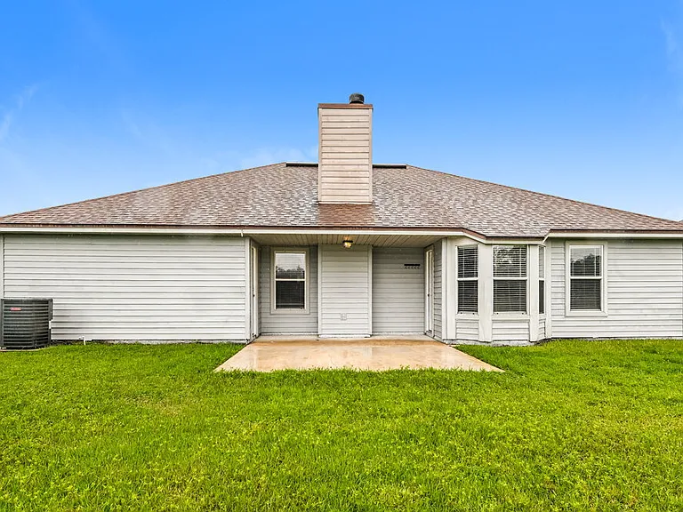 550 Whitfield Rd — Photo 16