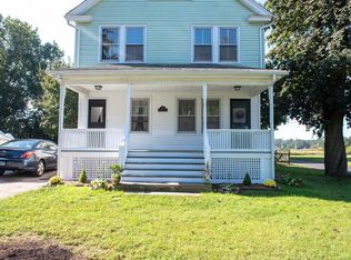 21 Maxson St #1, Mystic, CT 06355