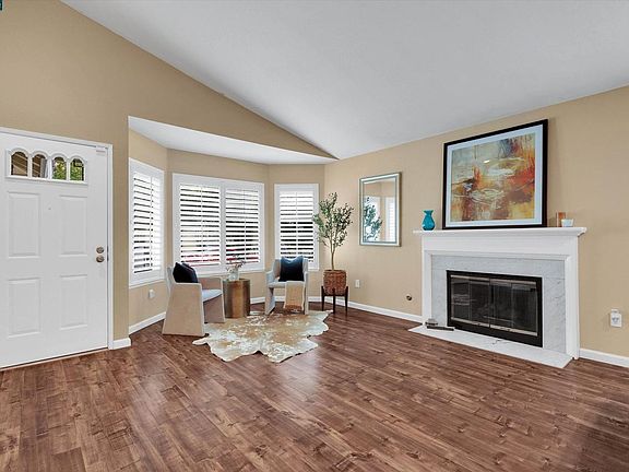 5th image of 225 Paddlewheel Dr