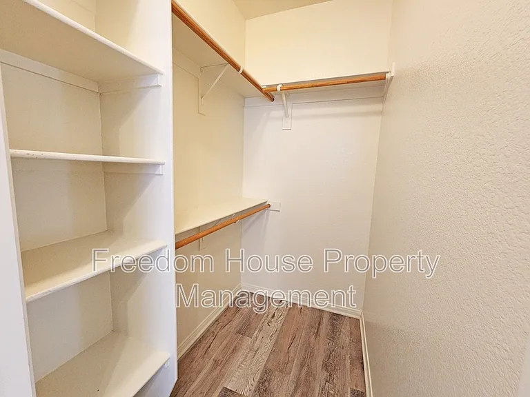 1041 Marne Ct #4 — Photo 33