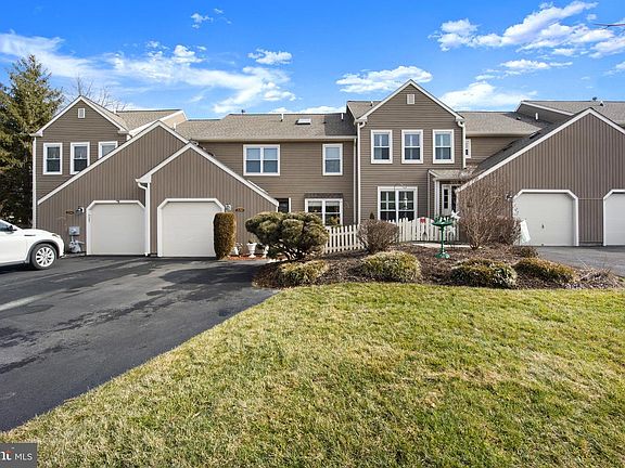 2nd image of 220 Wildflower Cir