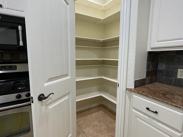 Walk in pantry