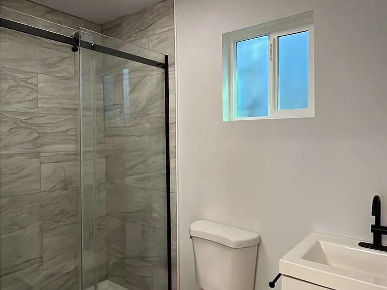 216 N Burlington Ave #3/4 — Photo 6