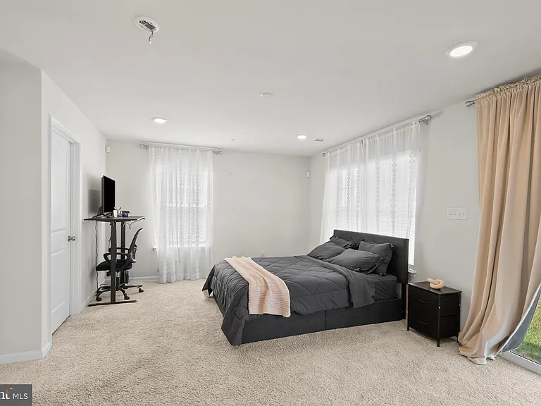 9715 Summerton Dr — Photo 48