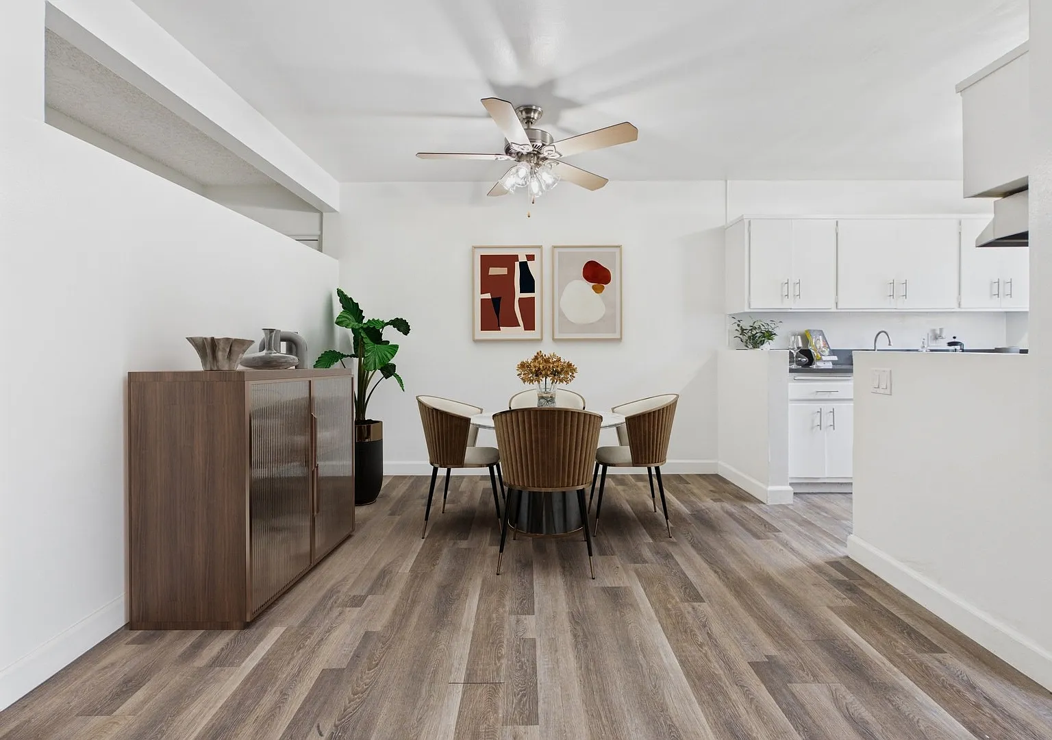 Sepulveda Apartments — Photo 3