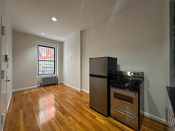 2nd image of 346 W 36th St APT 1D