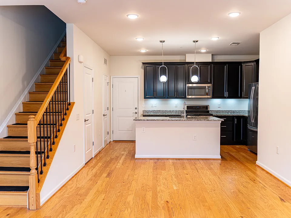 3992 Norton Pl