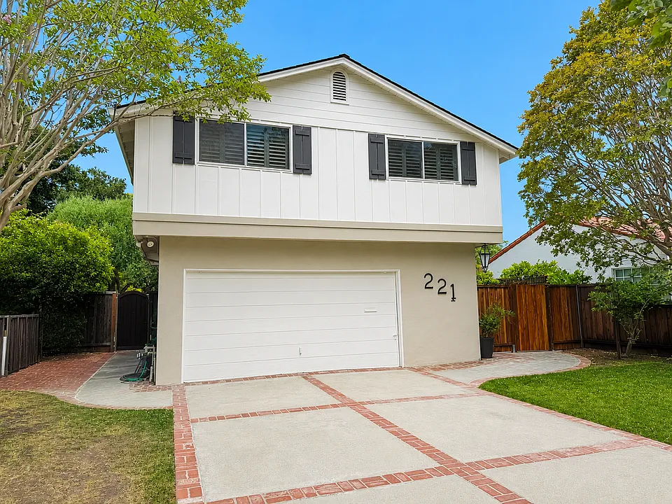 221 Colorado Ave